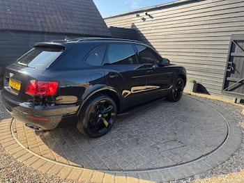 Used Bentley Bentayga 2016 for sale - 78919145: Photo