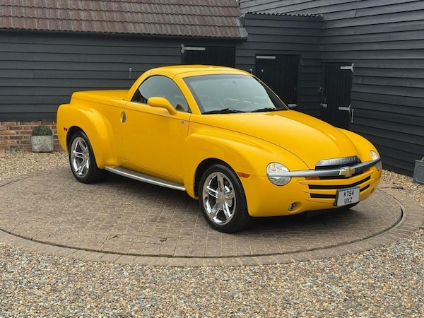 Used Chevrolet SSR 2004 for sale - 75230471: Photo 2