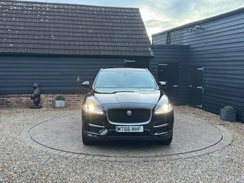 Used Jaguar F-Pace 2016 for sale - 76591032: Photo