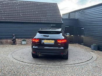 Used Jaguar F-Pace 2016 for sale - 76591032: Photo