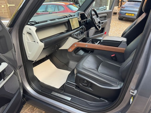 Used Land Rover Defender 2023 for sale - 76173301: Photo 11