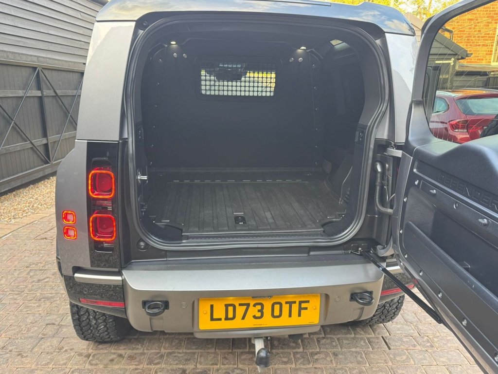 Used Land Rover Defender 2023 for sale - 76173301: Photo 16