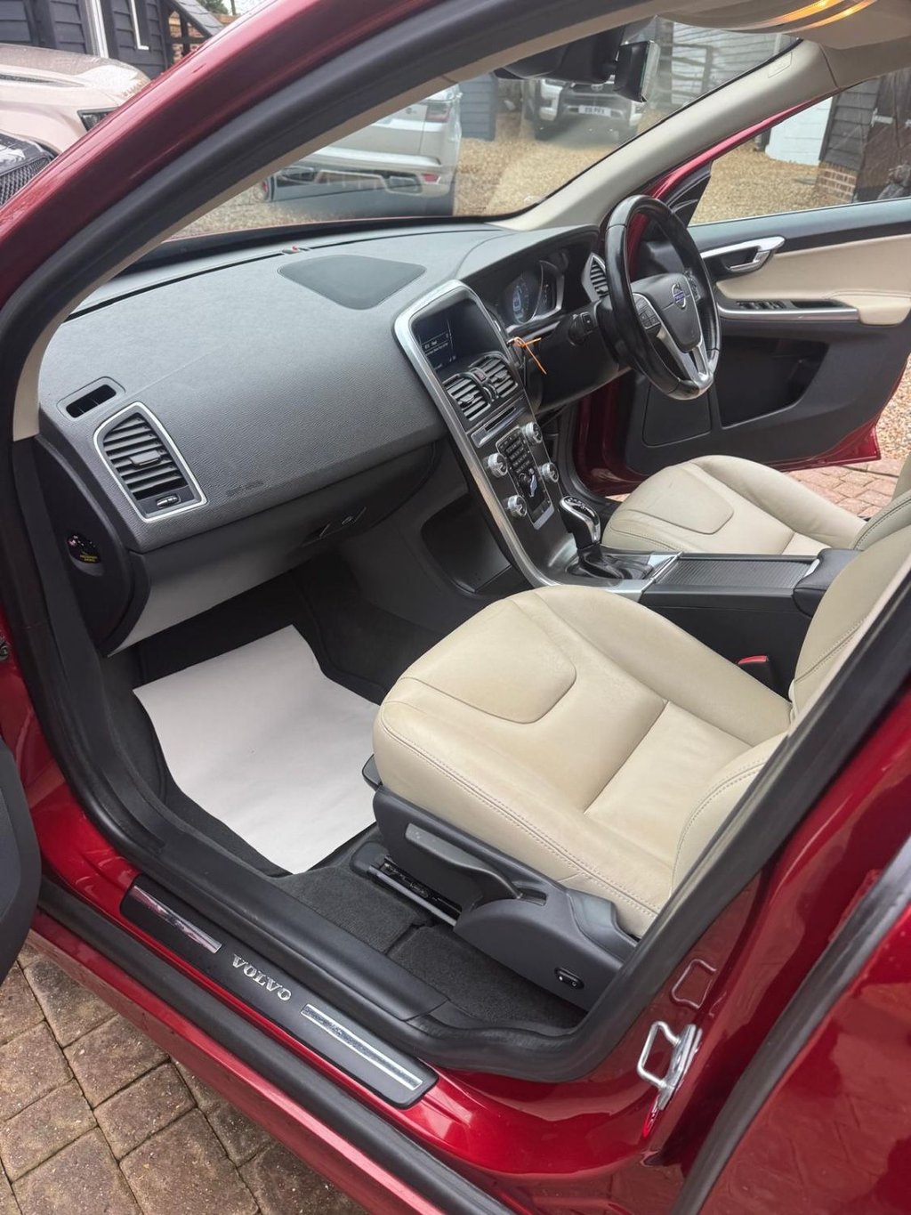 Used Volvo XC60 2015 for sale - 76962091: Photo 10