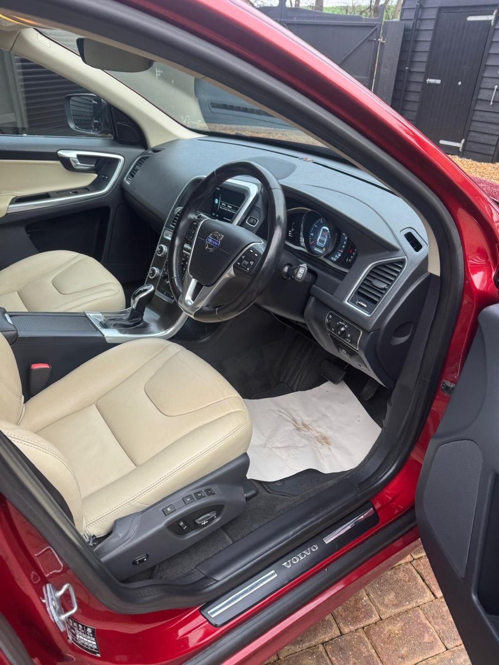 Used Volvo XC60 2015 for sale - 76962091: Photo 9