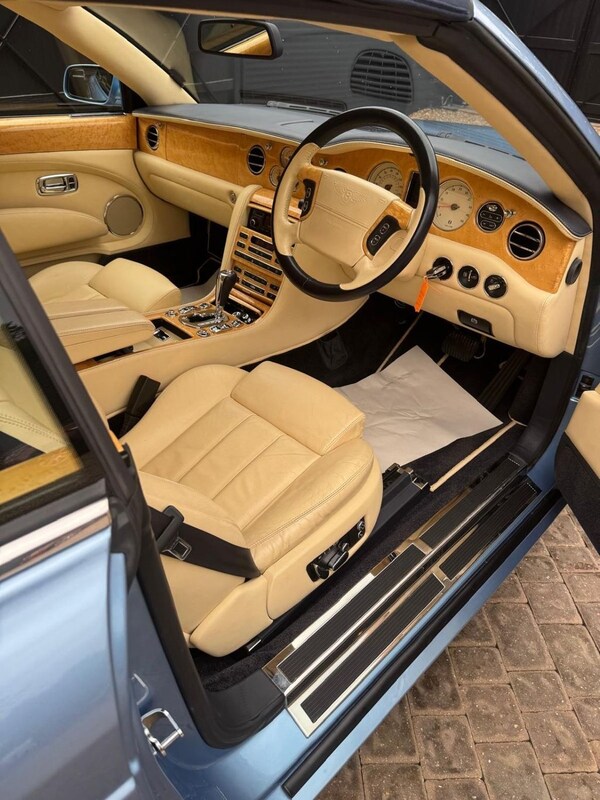 Used Bentley Azure 2009 for sale - 75653903: Photo 11