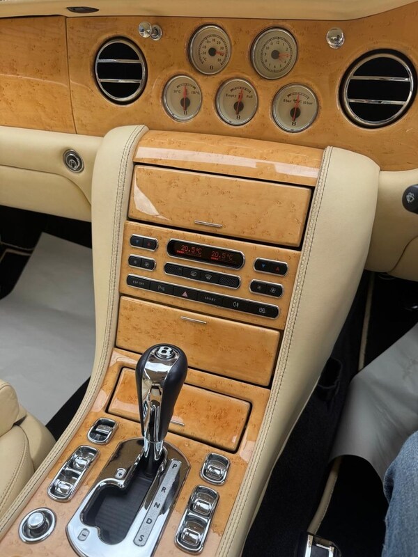 Used Bentley Azure 2009 for sale - 75653903: Photo 12