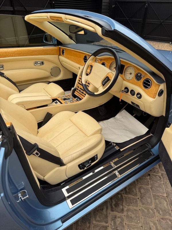 Used Bentley Azure 2009 for sale - 75653903: Photo 9