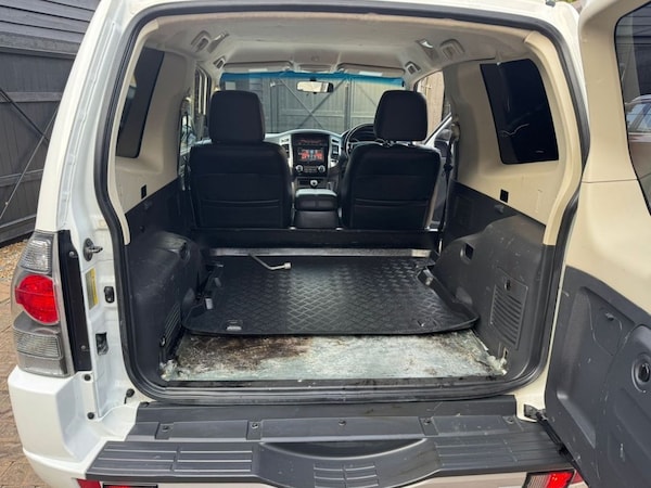 Used Mitsubishi Shogun 2015 for sale - 76173288: Photo 15