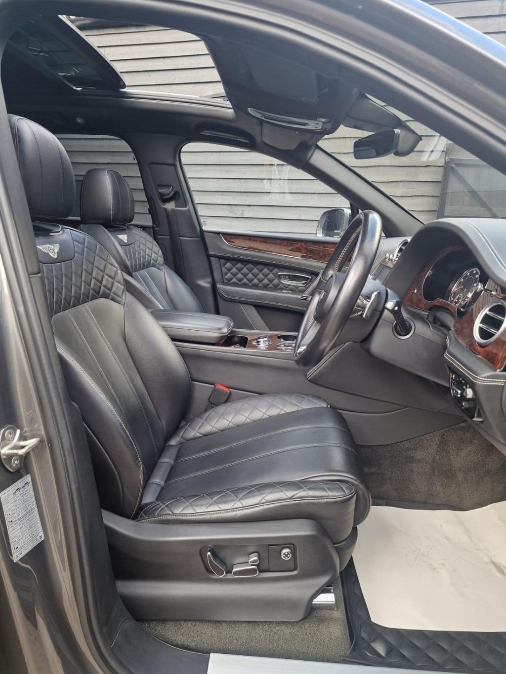 Used Bentley Bentayga 2016 for sale - 76173314: Photo 10