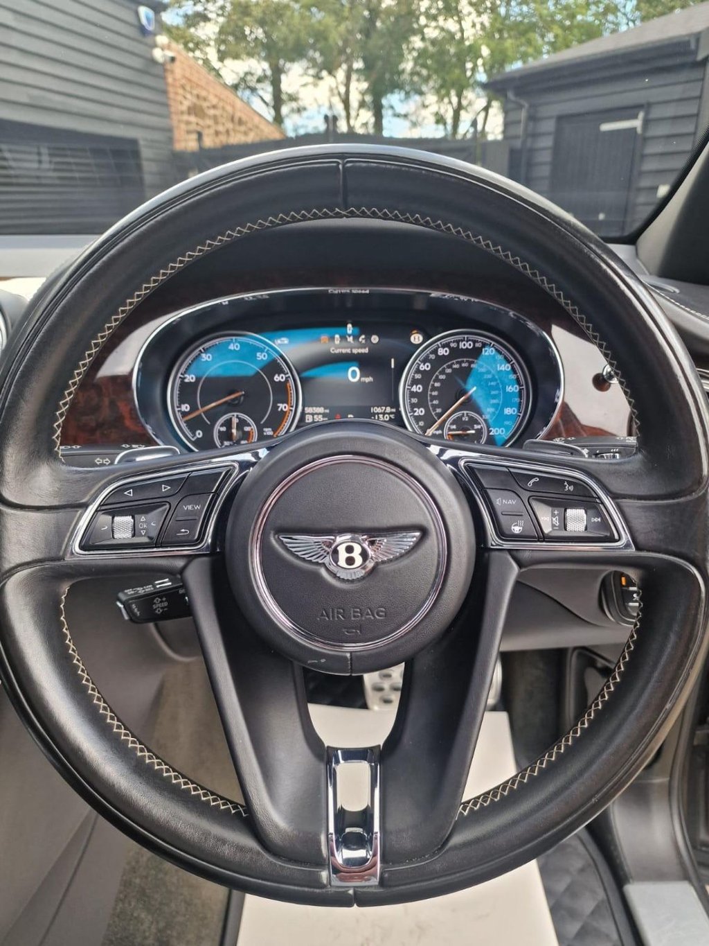 Used Bentley Bentayga 2016 for sale - 76173314: Photo 11