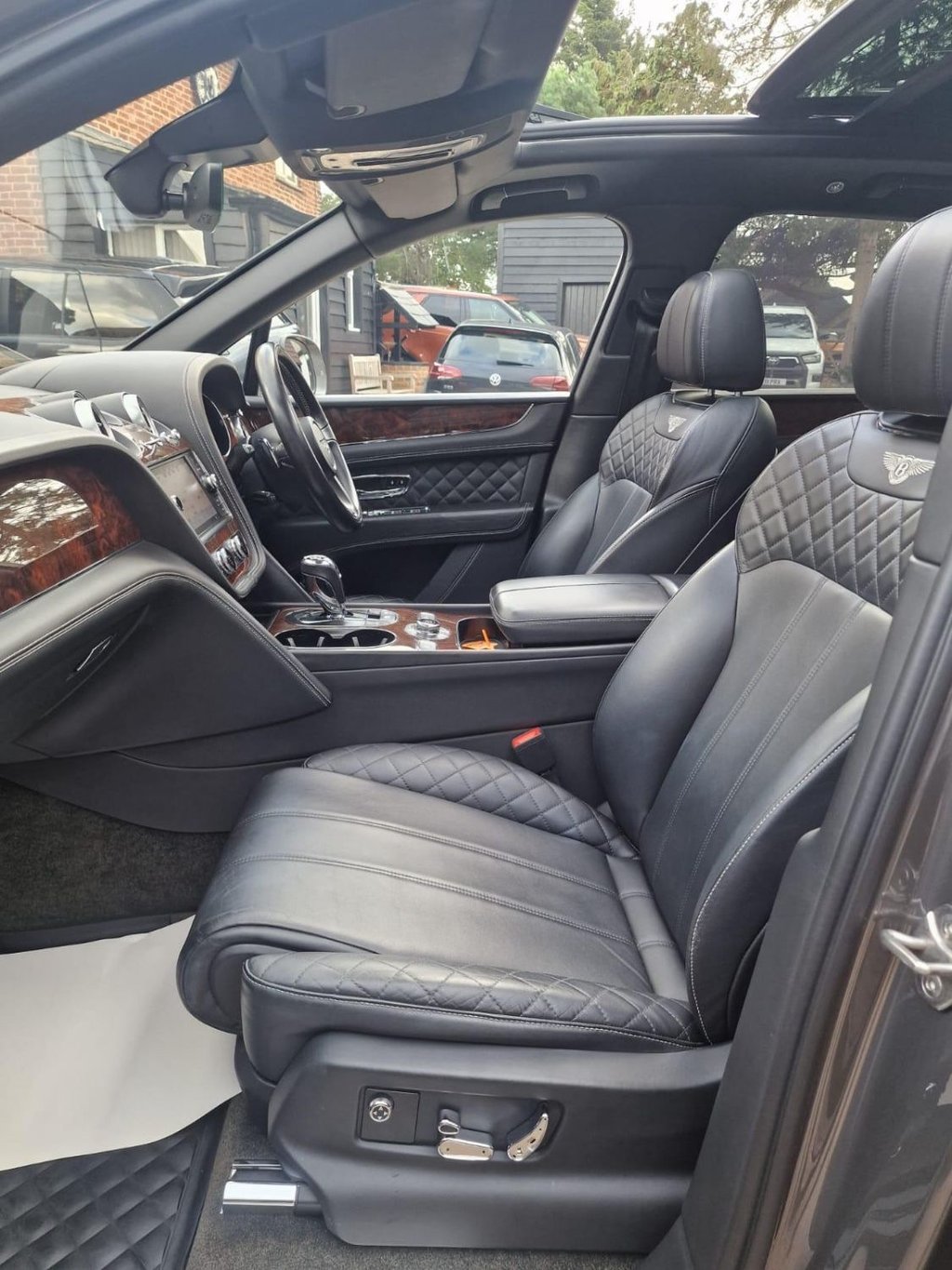 Used Bentley Bentayga 2016 for sale - 76173314: Photo 16