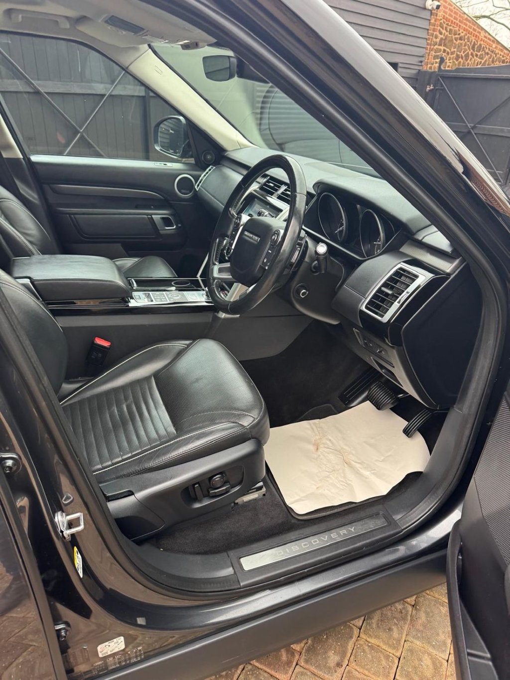 Used Land Rover Discovery 2017 for sale - 77647778: Photo 10