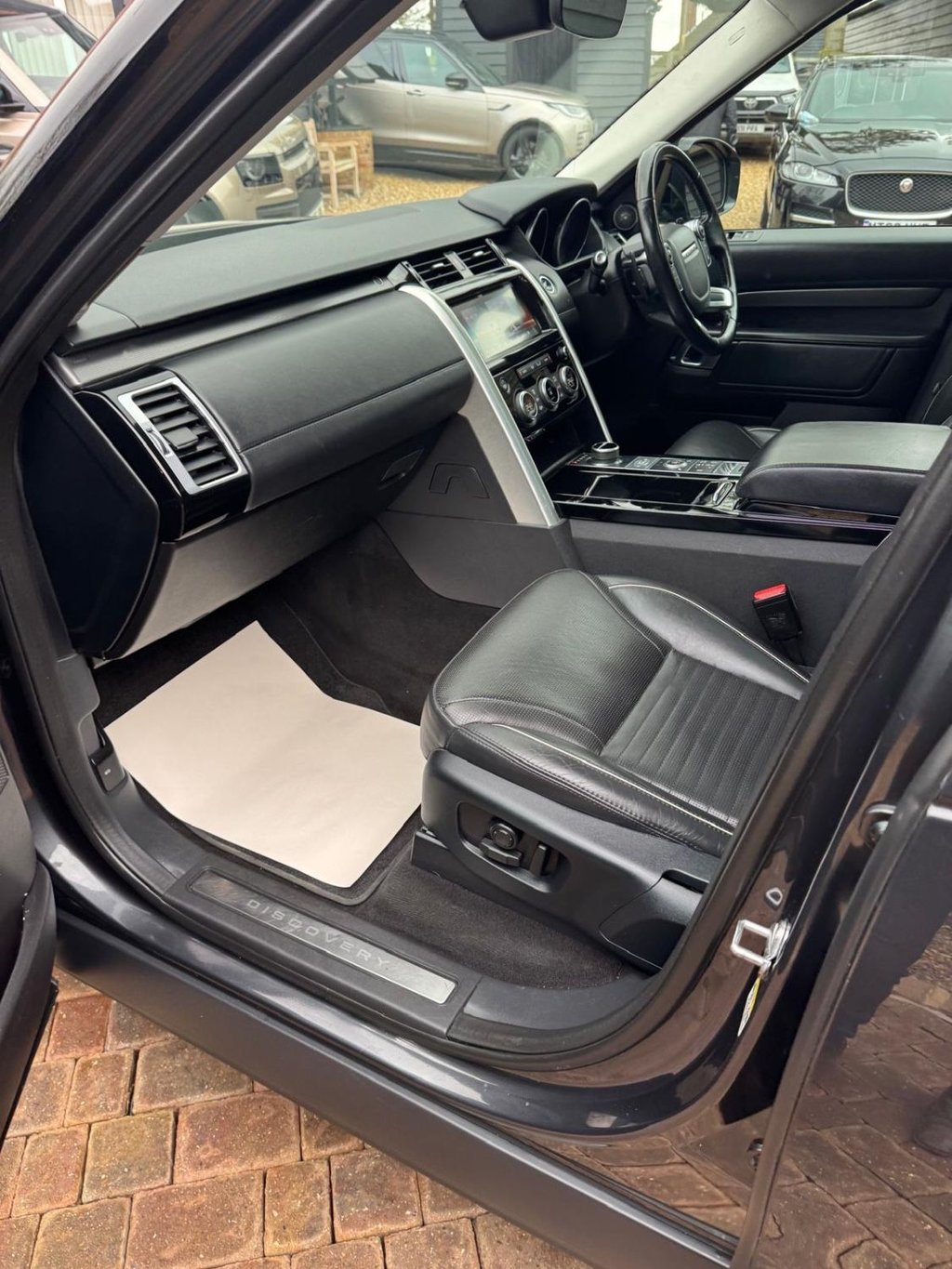 Used Land Rover Discovery 2017 for sale - 77647778: Photo 12