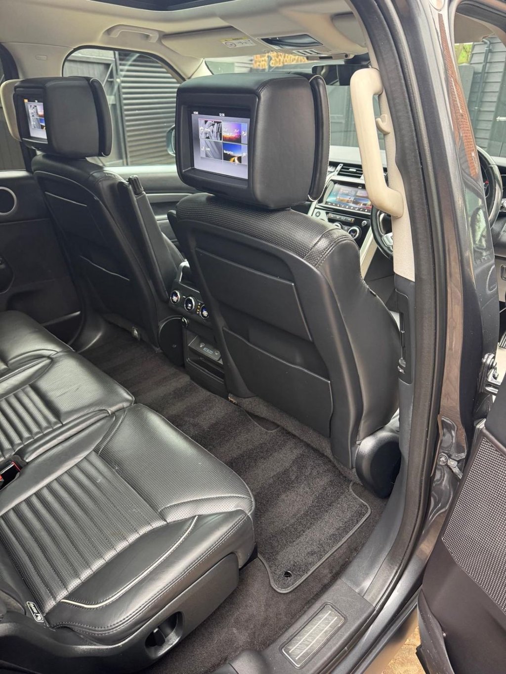 Used Land Rover Discovery 2017 for sale - 77647778: Photo 14