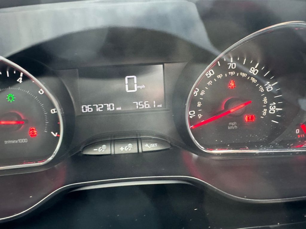 Used Peugeot 208 2014 for sale - 77571602: Photo 12