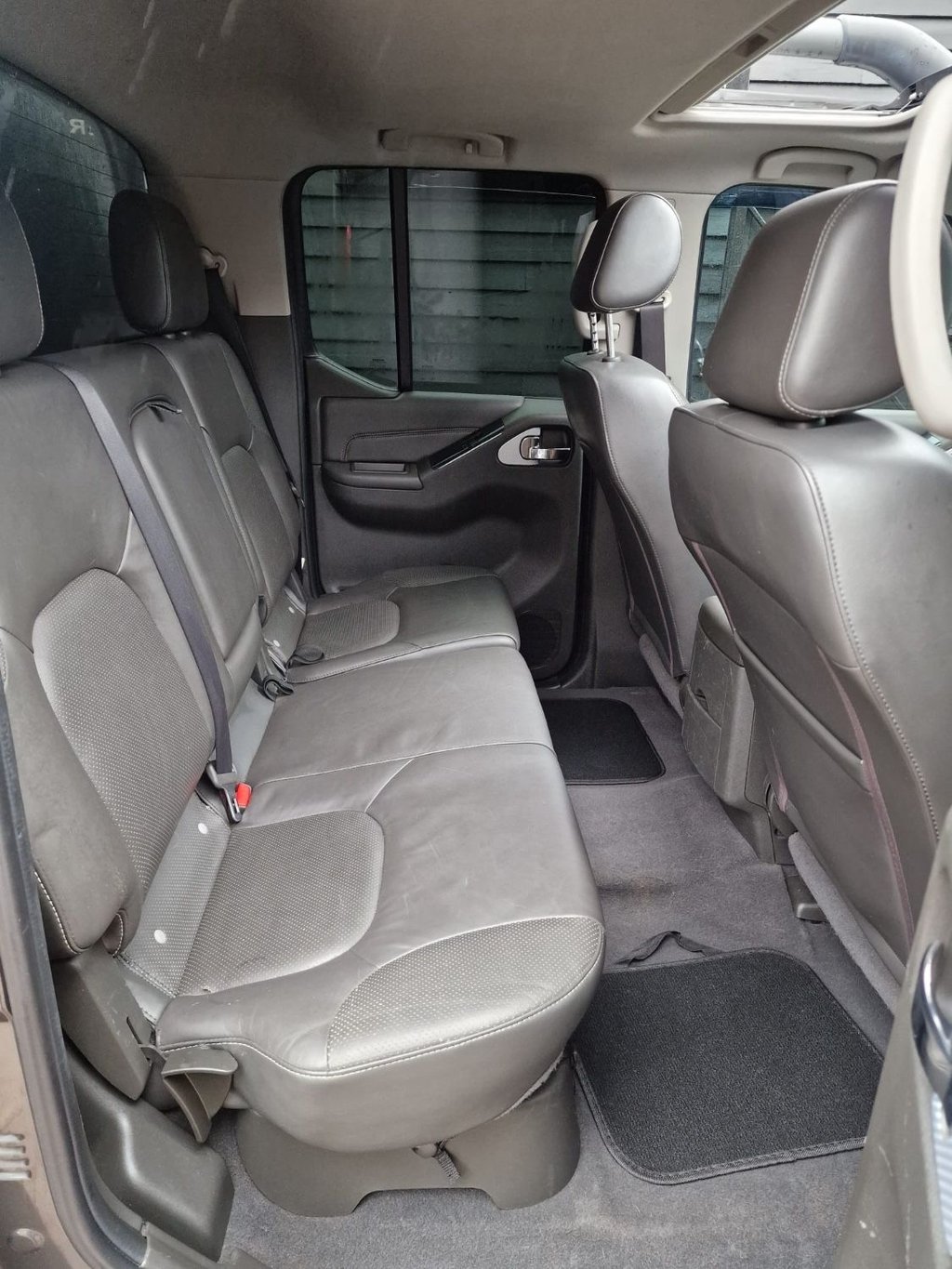 Used Nissan Navara 2010 for sale - 77470542: Photo 16