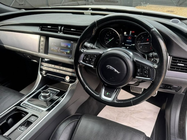 Used Jaguar XF 2018 for sale - 75527439: Photo 13