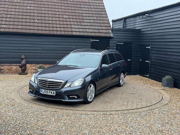Used Mercedes-Benz E Class 2010 for sale - 76273976: Photo 2