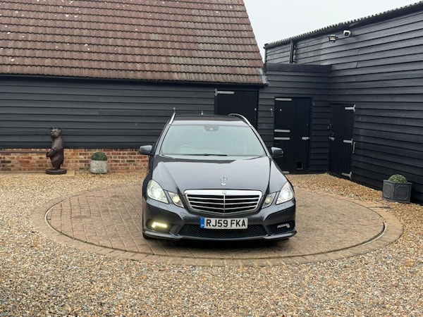Used Mercedes-Benz E Class 2010 for sale - 76273976: Photo 4