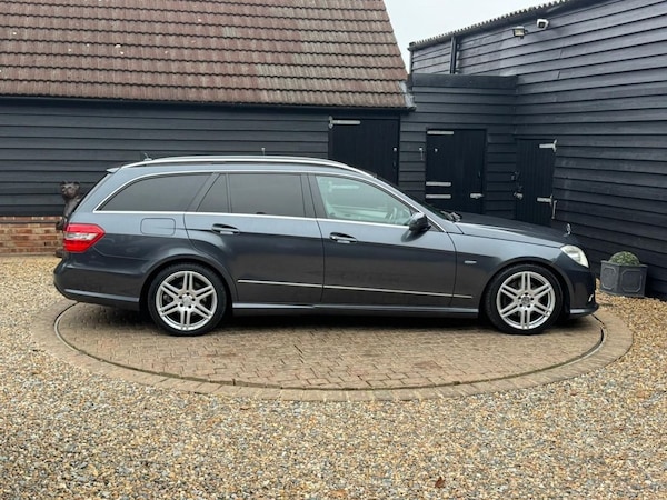 Used Mercedes-Benz E Class 2010 for sale - 76273976: Photo 5