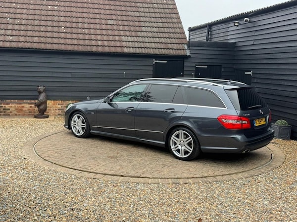 Used Mercedes-Benz E Class 2010 for sale - 76273976: Photo 8