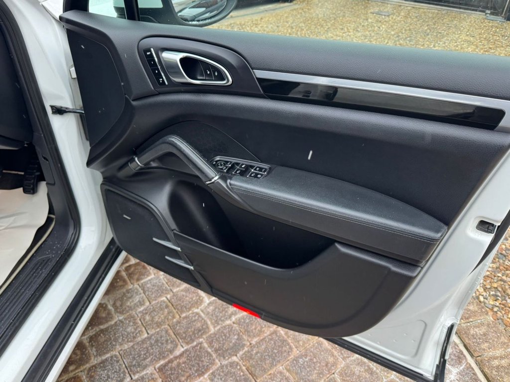 Used Porsche Cayenne 2012 for sale - 77167231: Photo 17