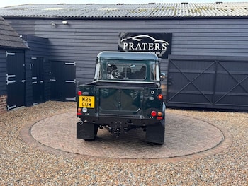 Used Land Rover Defender 110 2014 for sale - 79022815: Photo