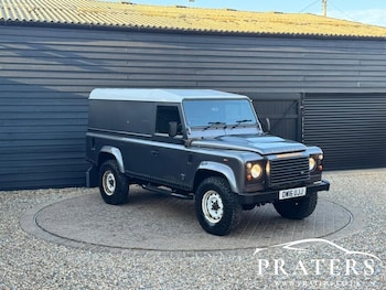 Used Land Rover Defender 2016 for sale - 76487020: Photo