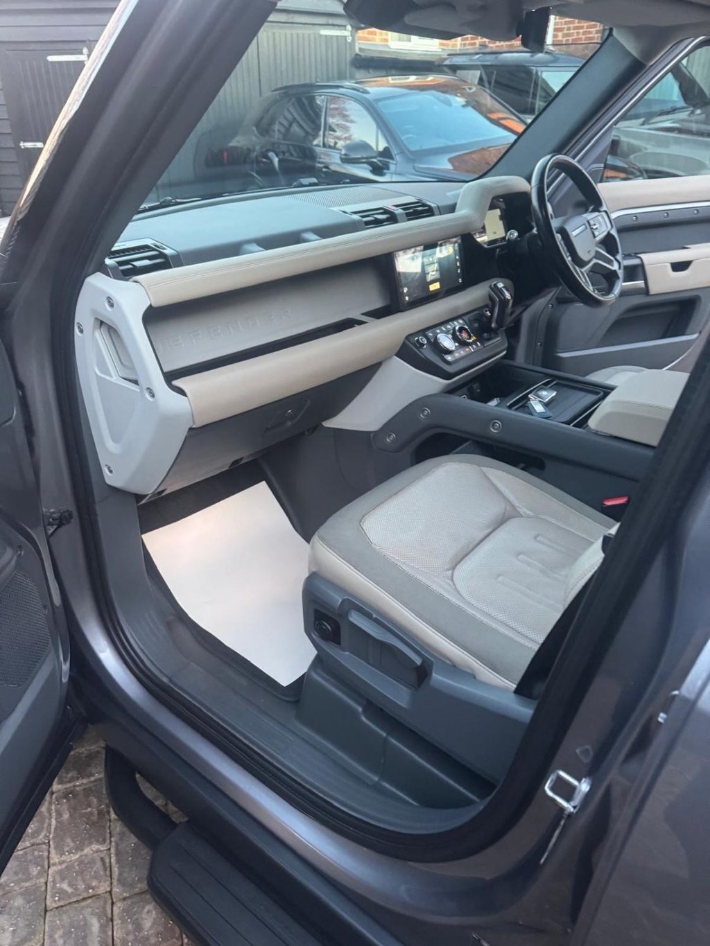 Used Land Rover Defender 2020 for sale - 77239392: Photo 11