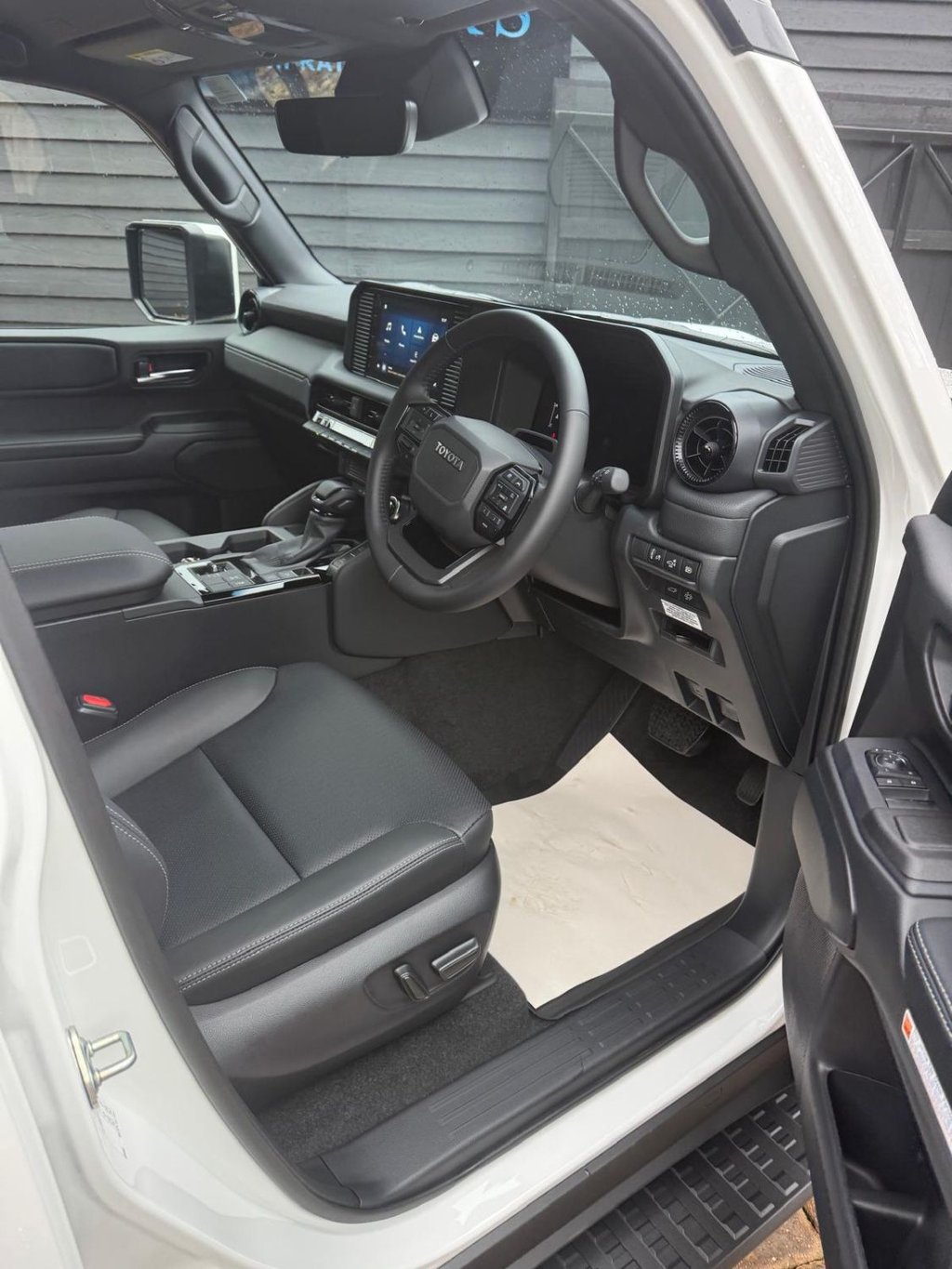 Used Toyota Land Cruiser 2025 for sale - 77007399: Photo 9