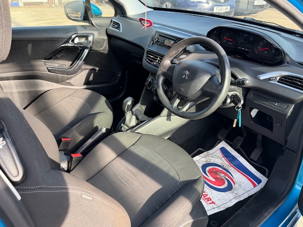 Used Peugeot 208 2012 for sale - 76280452: Photo 11