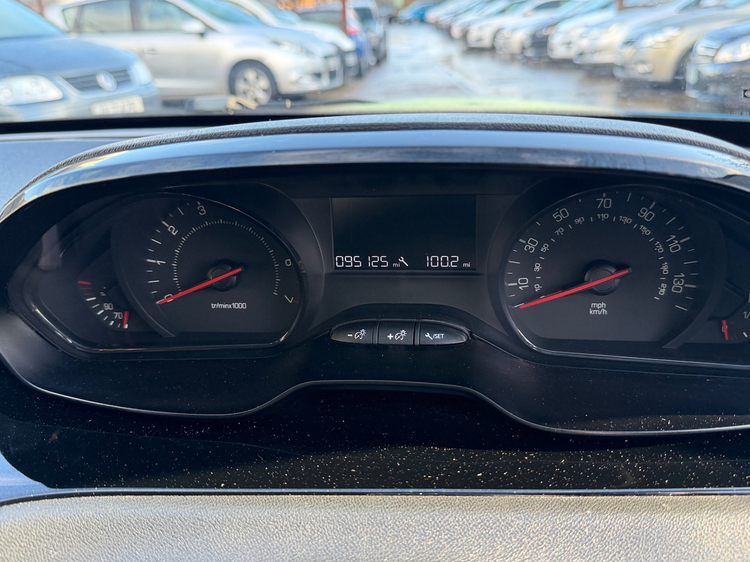 Used Peugeot 208 2012 for sale - 76280452: Photo 12