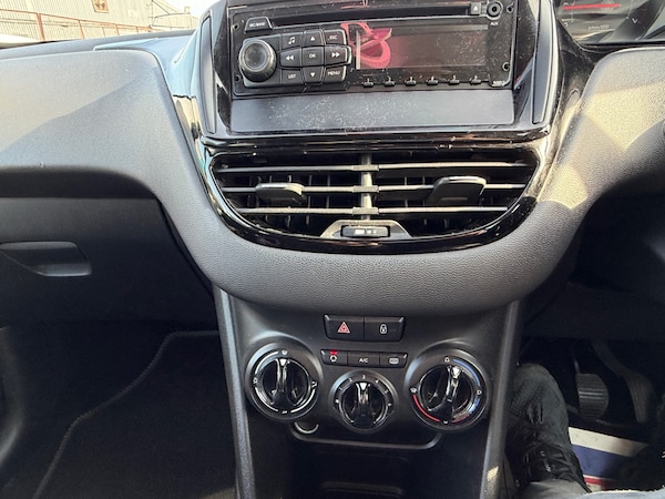 Used Peugeot 208 2012 for sale - 76280452: Photo 17