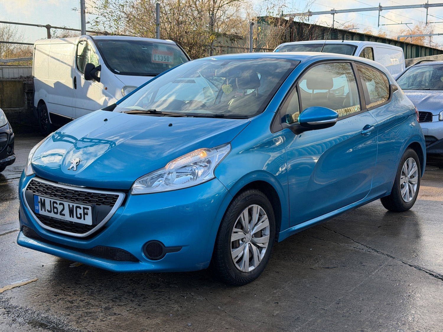 Used Peugeot 208 2012 for sale - 76280452: Photo 2