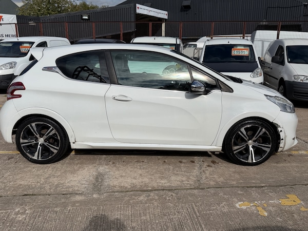 Used Peugeot 208 2013 for sale - 75629423: Photo 8