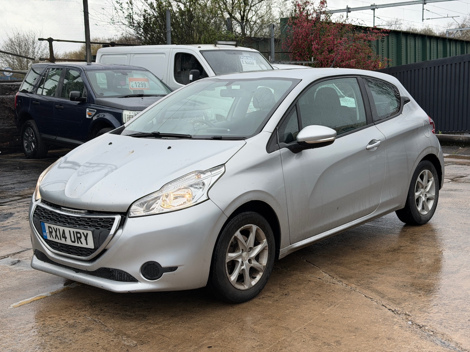 Used Peugeot 208 2014 for sale - 78014245: Photo 2
