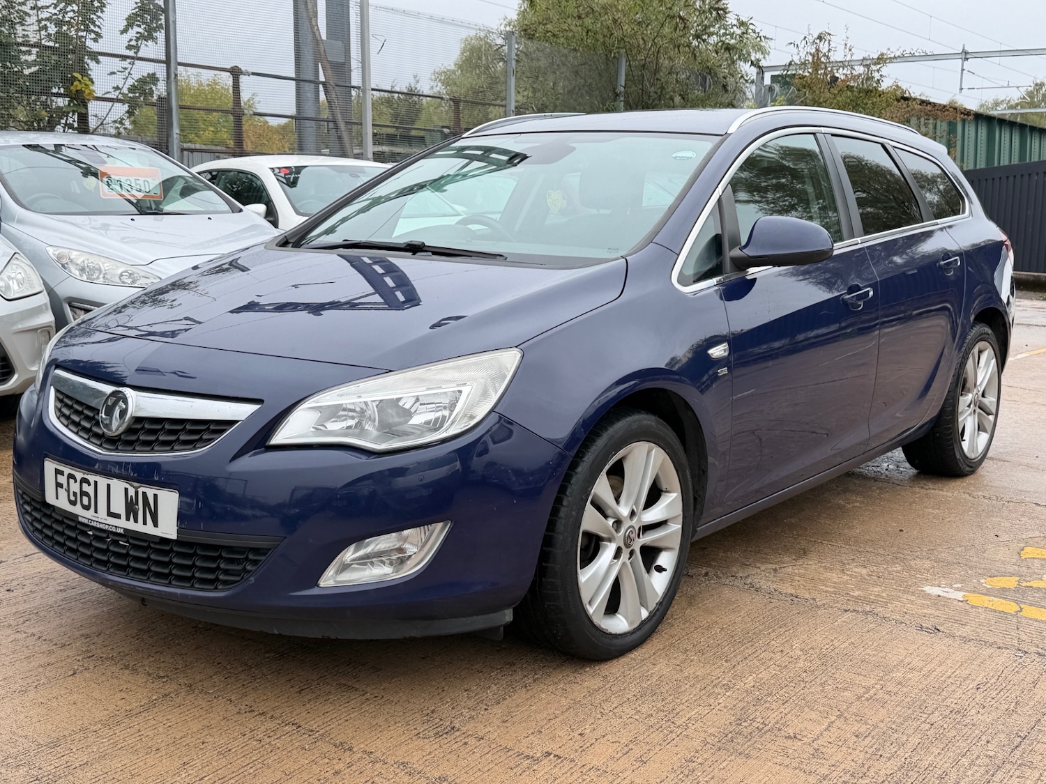 Used Vauxhall Astra 2011 for sale - 76141054: Photo 2