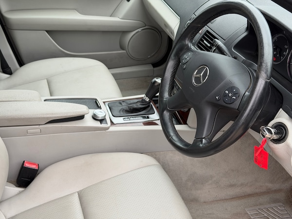 Used Mercedes-Benz C Class 2010 for sale - 76298928: Photo 11