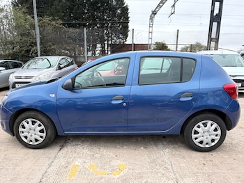 Used Dacia Sandero 2015 for sale - 78140431: Photo