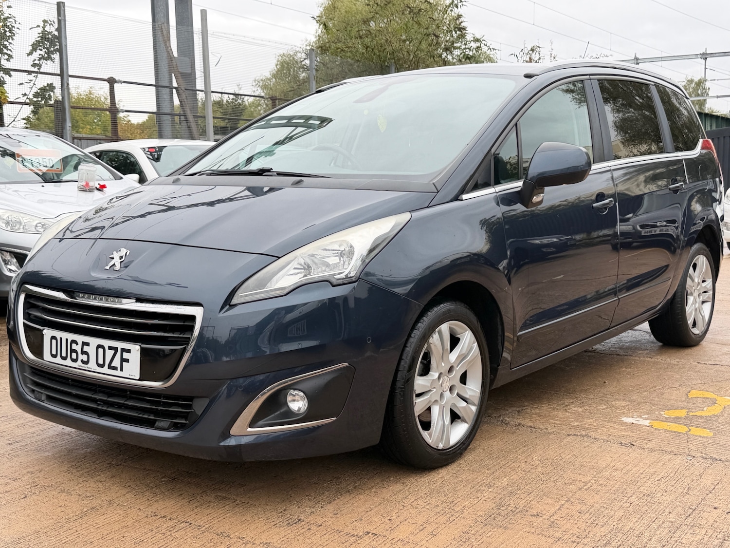 Used Peugeot 5008 2015 for sale - 76141076: Photo 2