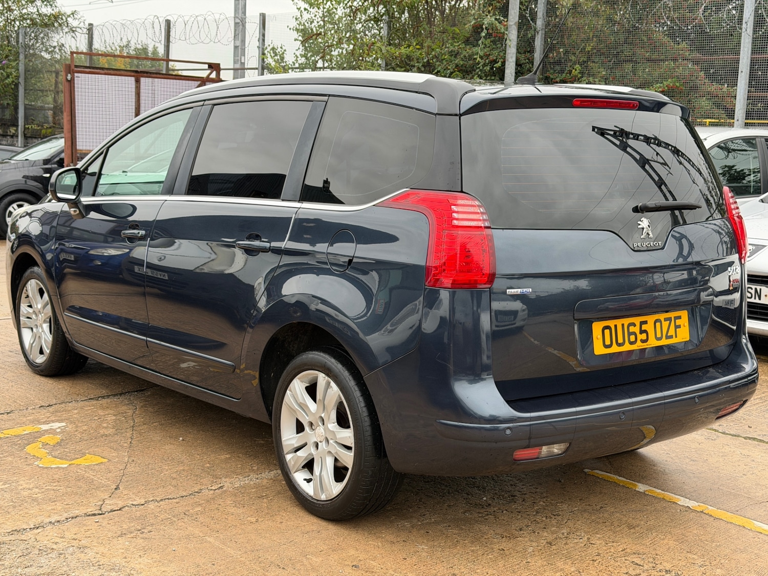 Used Peugeot 5008 2015 for sale - 76141076: Photo 4
