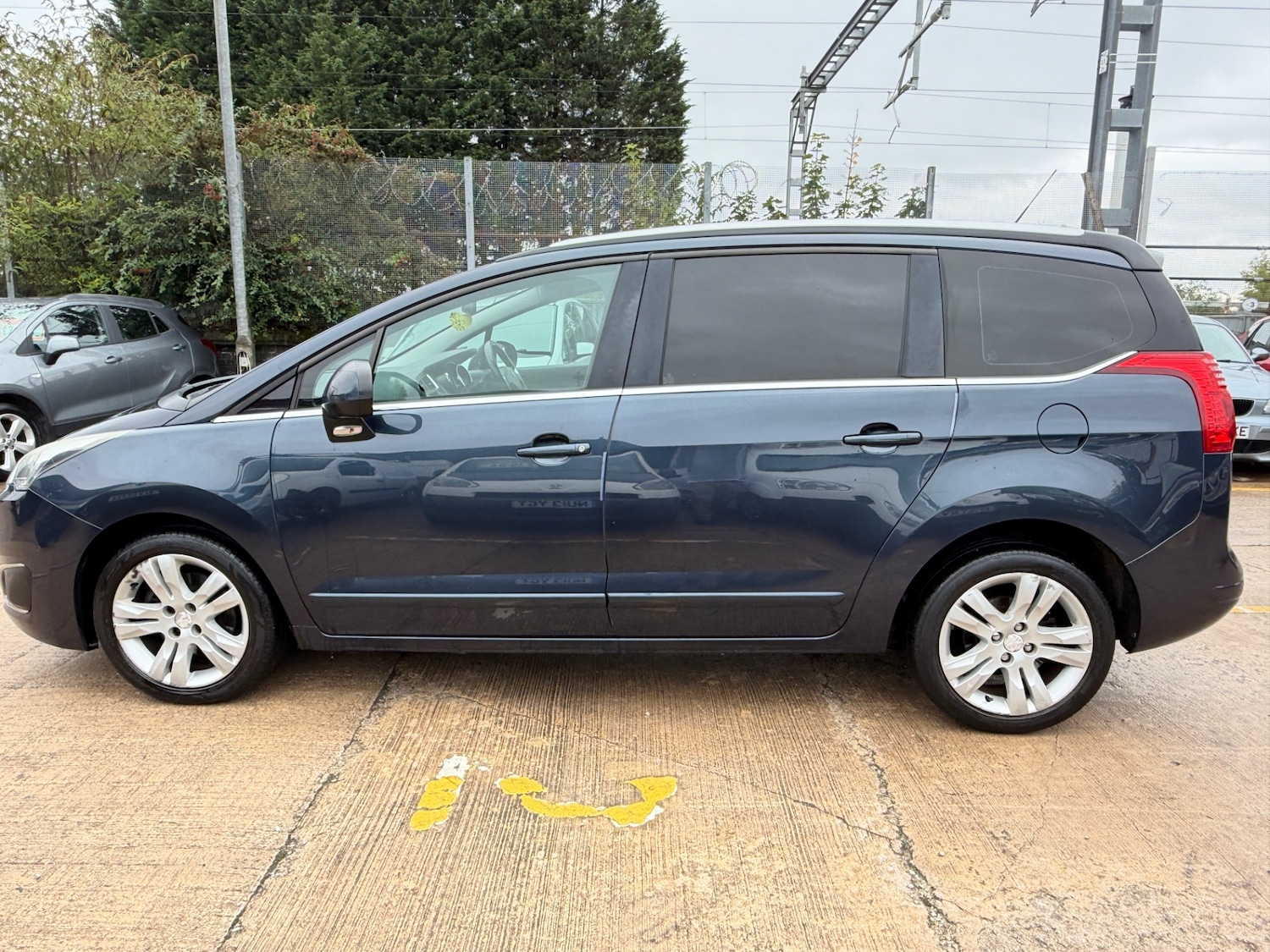 Used Peugeot 5008 2015 for sale - 76141076: Photo 6