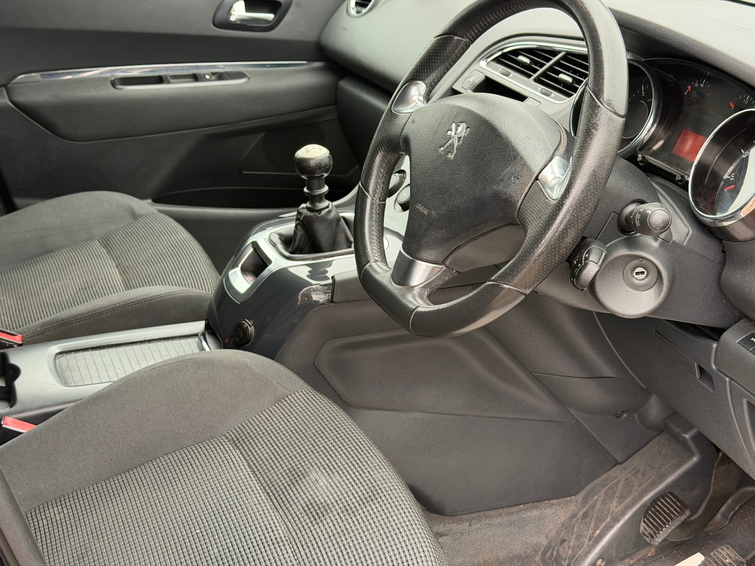 Used Peugeot 5008 2015 for sale - 76141076: Photo 9