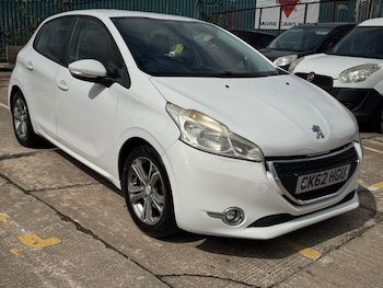 Peugeot - 208