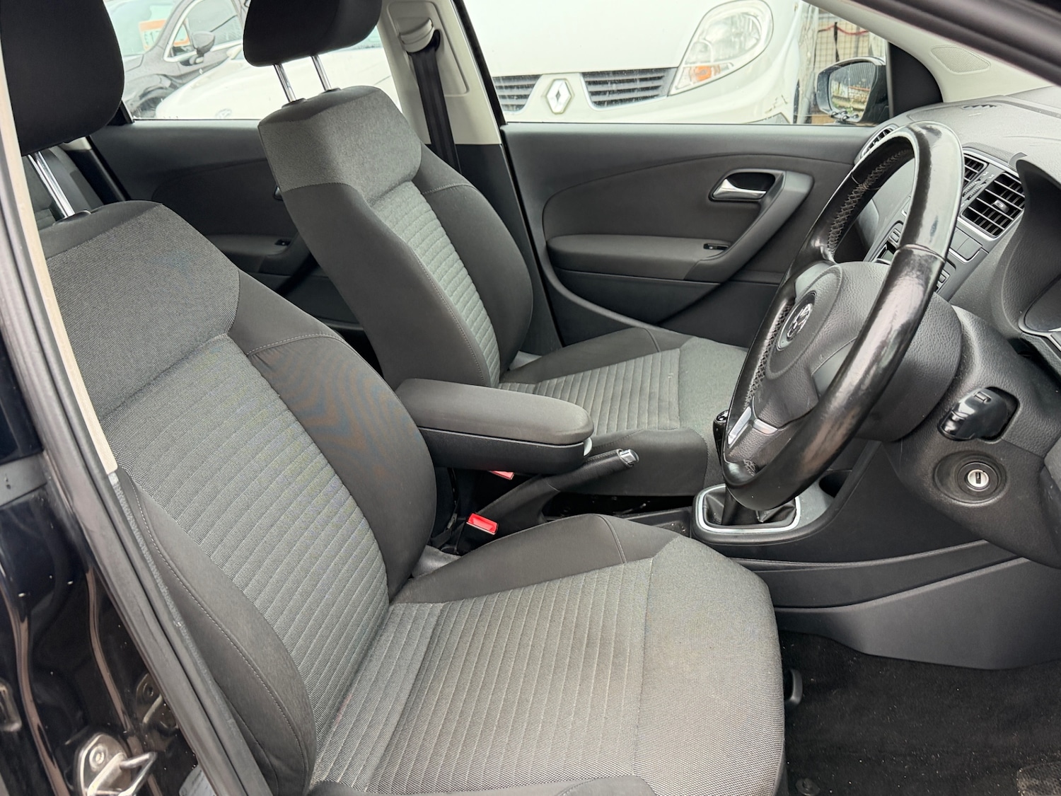 Used Volkswagen Polo 2011 for sale - 77220315: Photo 13