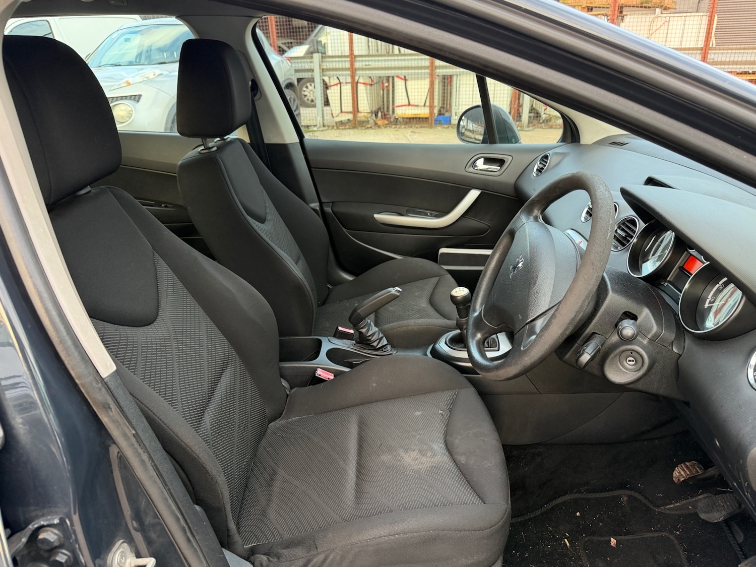 Used Peugeot 308 2010 for sale - 77312425: Photo 12