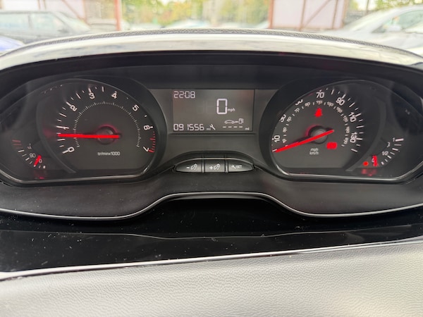 Used Peugeot 208 2012 for sale - 76115546: Photo 16