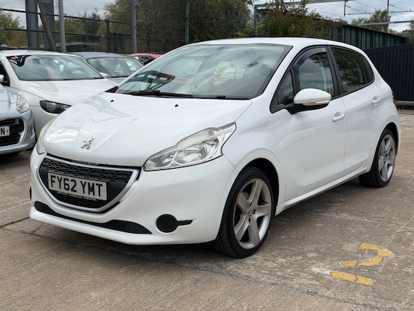Used Peugeot 208 2012 for sale - 76115546: Photo 2