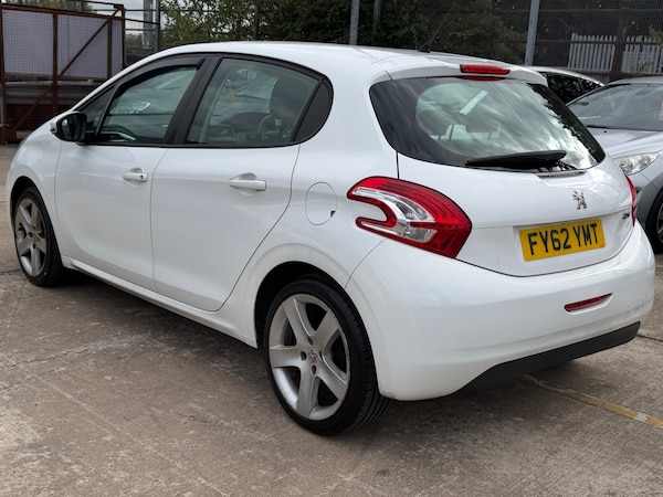 Used Peugeot 208 2012 for sale - 76115546: Photo 5