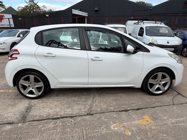 Used Peugeot 208 2012 for sale - 76115546: Photo 8